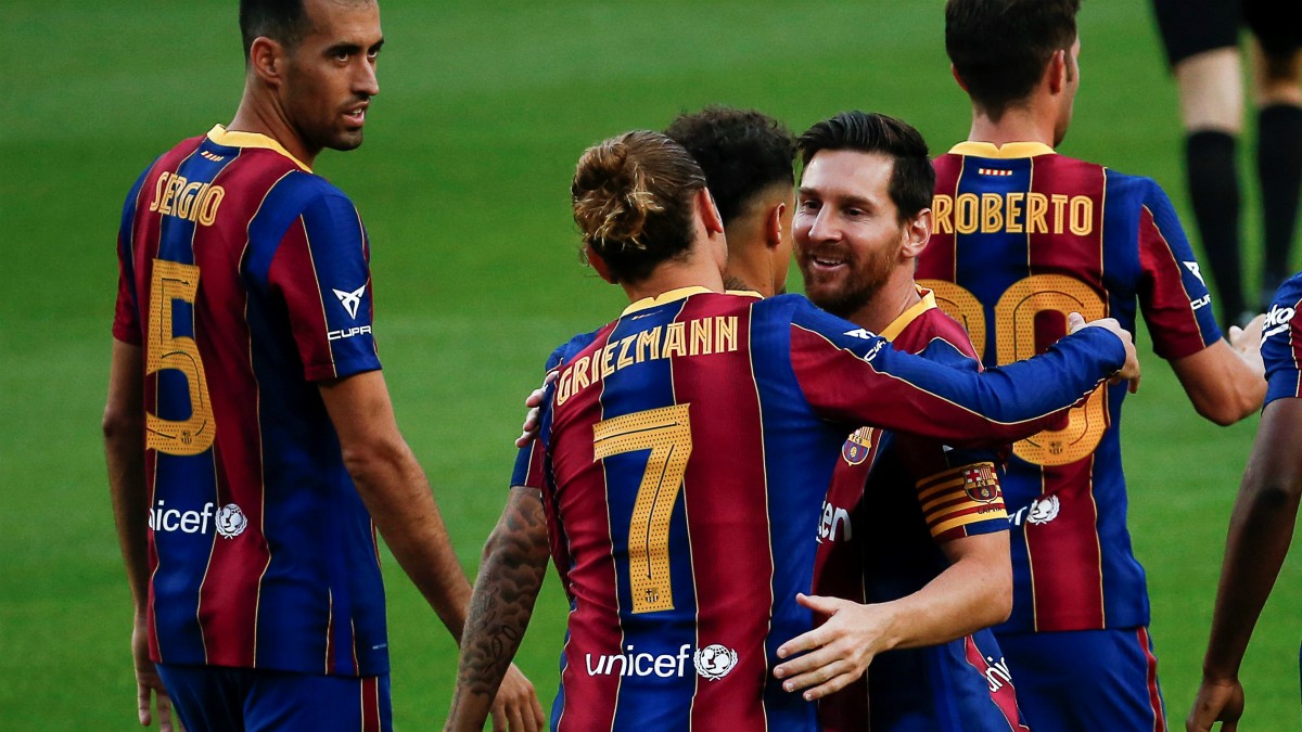 Messi y Griezmann celebran el gol del francés en el Barcelona-Elche del Trofeo Joan Gamper. (EFE)