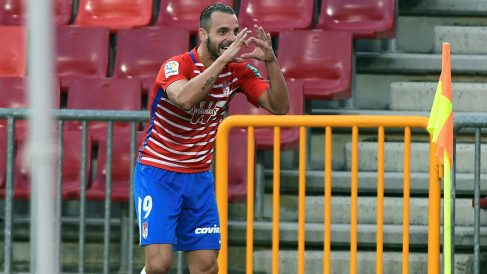 Roberto Solado celebra un gol con el Granada. (EFE)