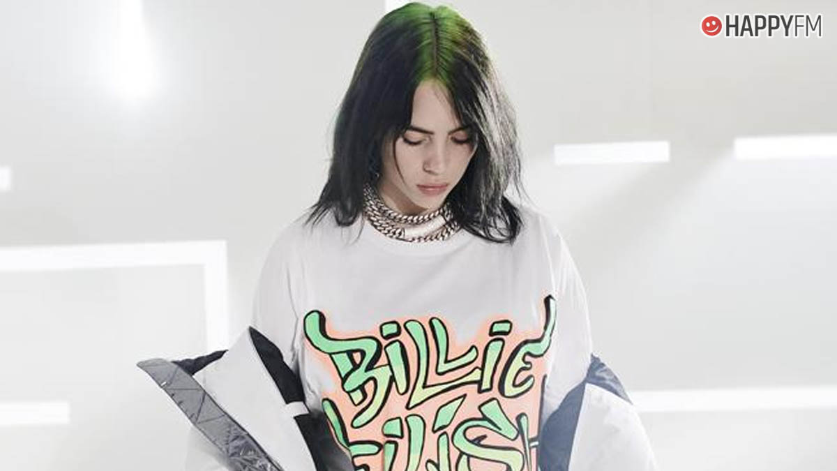 Billie Eilish “cuela” a su personaje de anime en esta colección de ropa