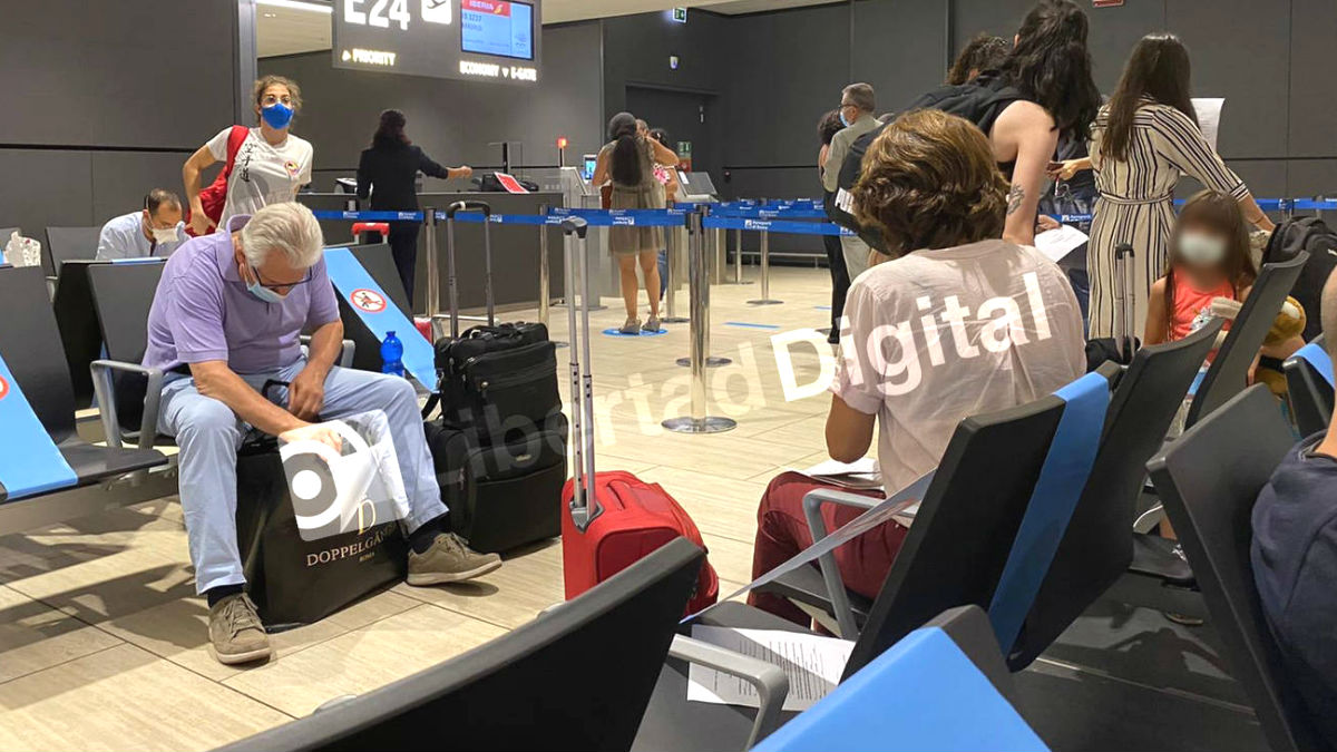 Dolores Delgado y Baltasar Garzón aeropuerto de Fiumicino de Roma. (Foto: ‘Libertad Digital’)