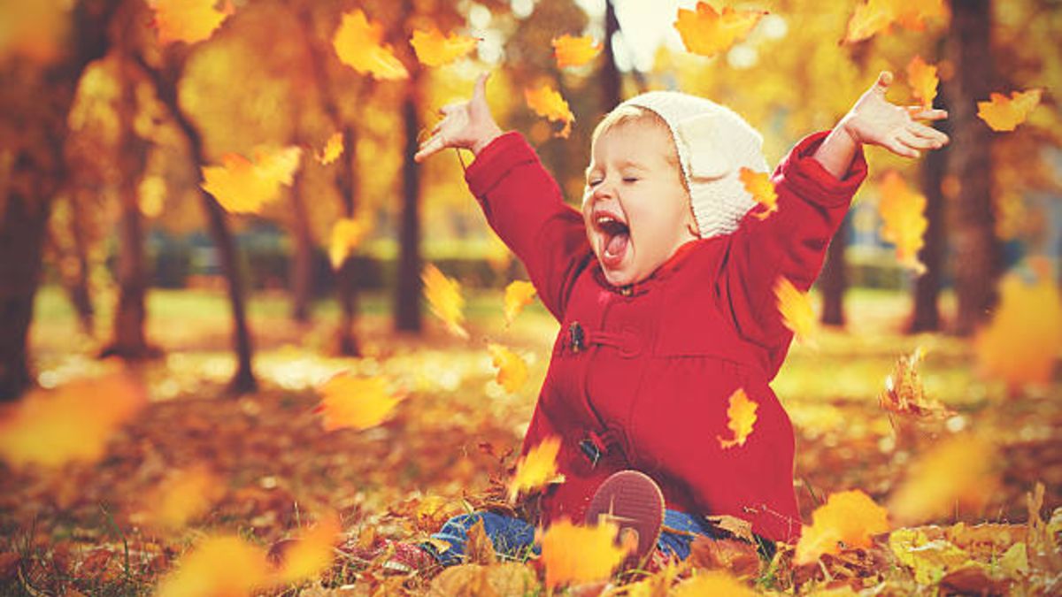 Juegos al aire libre de otoño para niños de todas las edades