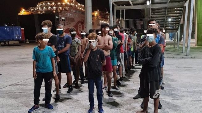 Aumenta la presión migratoria en Andalucía: cuarenta magrebíes tratan de llegar a Málaga escondidos en un ferry de pasajeros