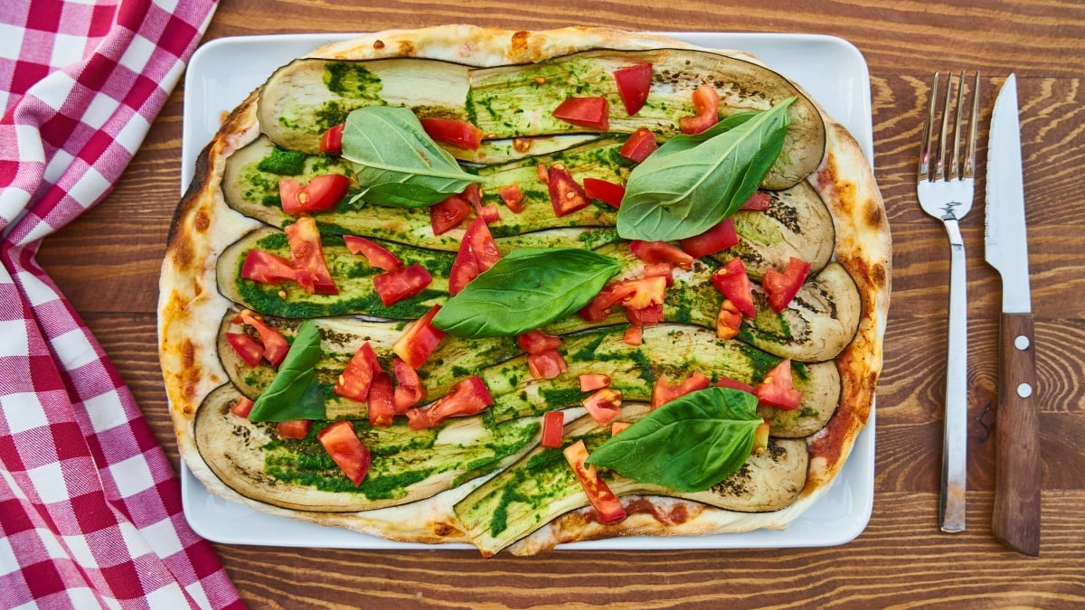 pizza de calabacín con pesto