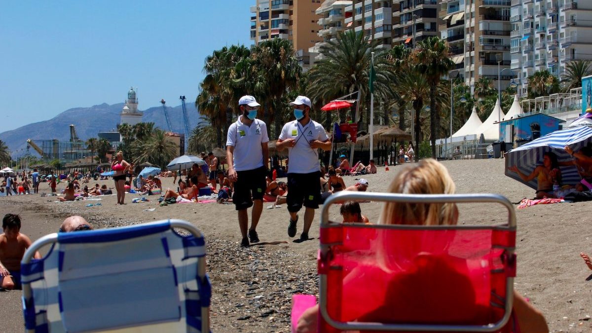 Auxiliares de playa de la Junta de Andalucía.