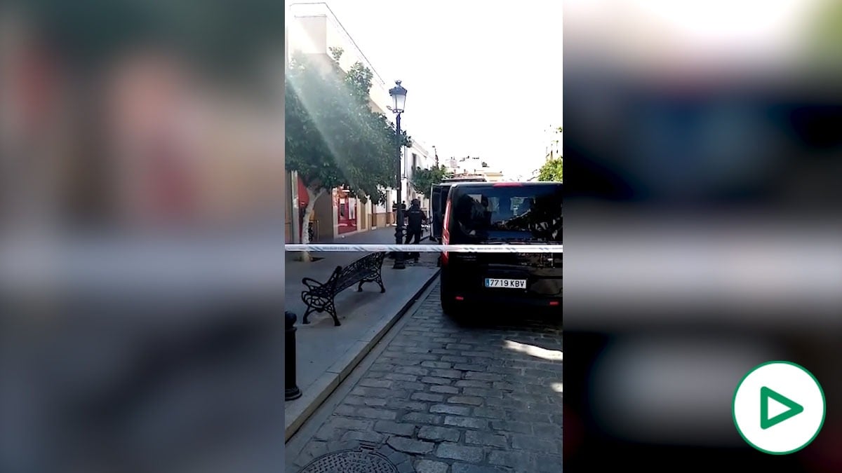 La Policía detiene al hombre atrincherado en Coria del Río (Sevilla).