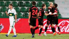La Real Sociedad celebra un gol ante el Elche. (EFE)