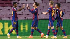 Los jugadores del Barcelona celebran un gol de Ansu Fati ante el Villarreal. (AFP)