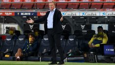 Koeman, durante el Barcelona-Villarreal. (AFP)