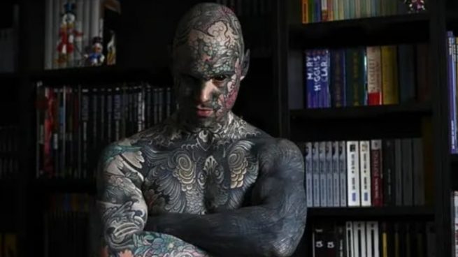 Instagram: Una madre pide que este profesor tatuado no dé clases a niños de infantil