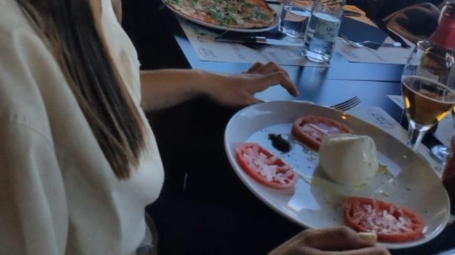 Twitter: Polémica ensalada viral, 10 euros por un trozo de queso y medio tomate