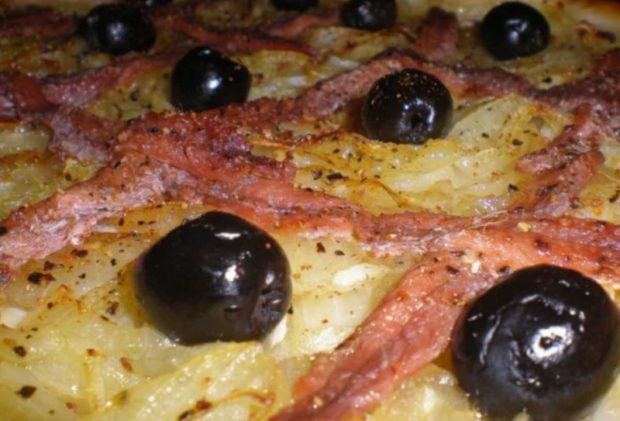 Pizza crujiente de cebolletas y anchoas