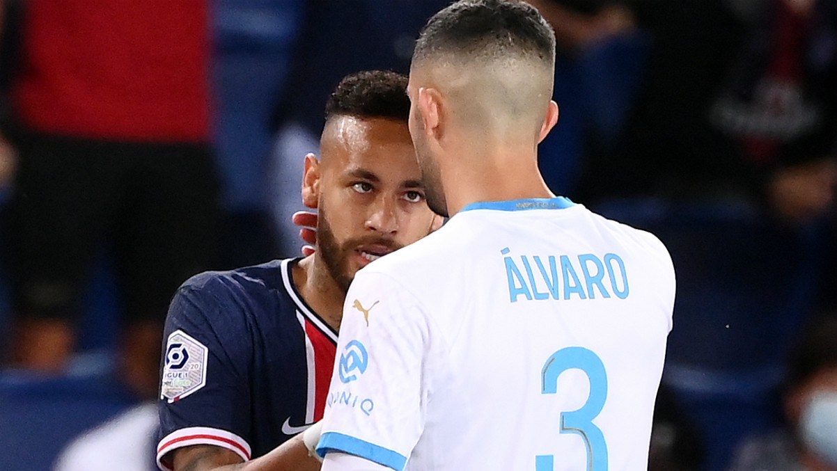 Neymar y Álvaro González se encararon durante el choque entre PSG y Olympique de Marsella. (AFP)