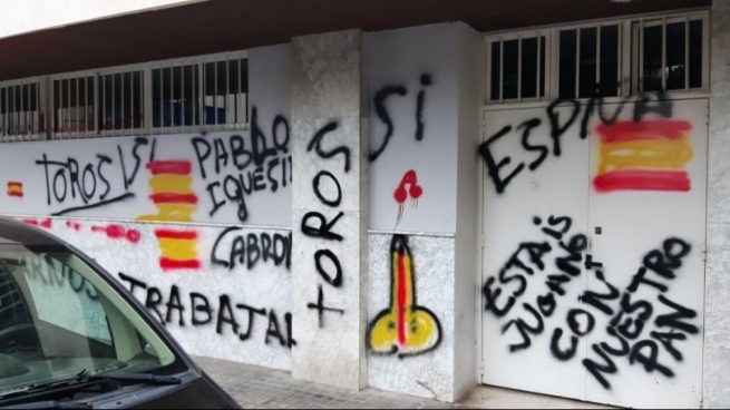 Protaurinos atacan las sedes de PP, PSOE y Podemos en Sevilla: «Estáis jugando con nuestro pan»