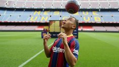 Sergiño Dest durante su presentación con el Barcelona. (fcbarcelona.cat)