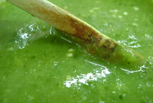 Cardo con almejas en salsa verde, receta fácil paso a paso