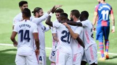 El Real Madrid celebra un gol ante el Levante. (AFP)