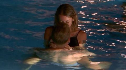 La isla de las tentaciones 2: Mayka se besa con Óscar en la piscina