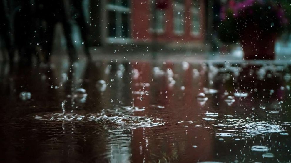 El agua de la lluvia se puede recolectar para diversos usos