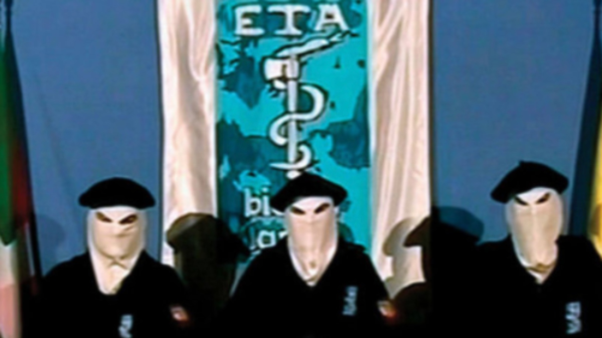 Terroristas de ETA en el anuncio del cese de la actividad armada, en octubre de 2011.