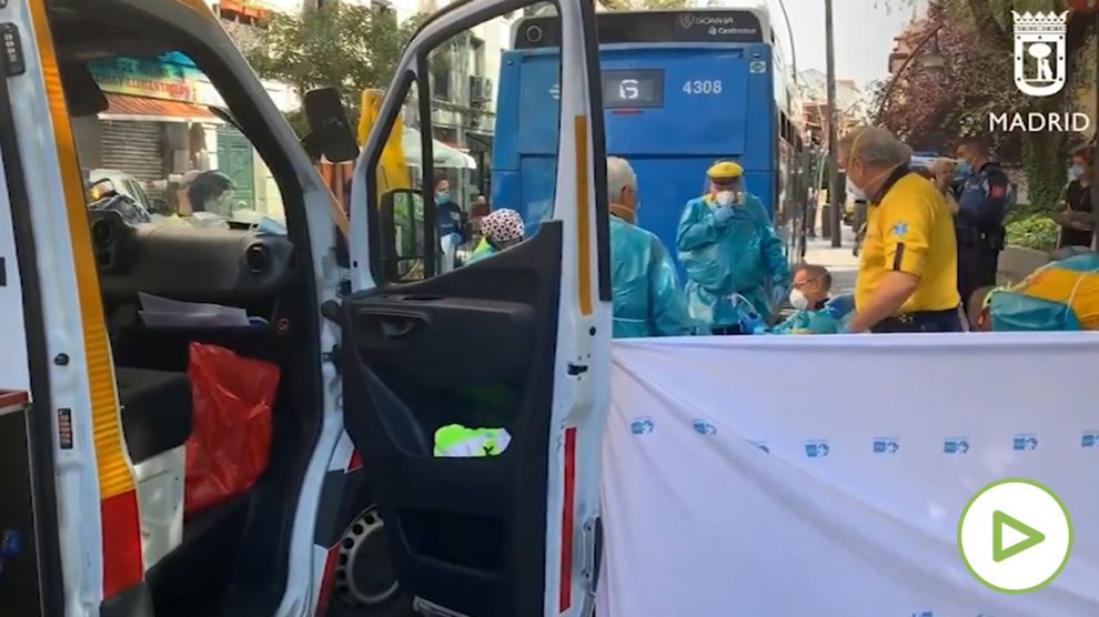 Un autobús atropella a una mujer de 65 años en Tirso De Molina.