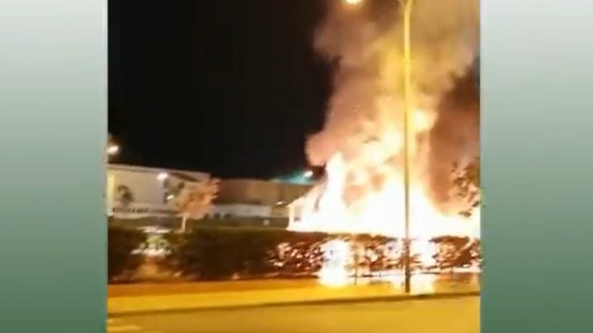 Incendio en el parque infantil del Paseo de Andalucía de Puerto Real