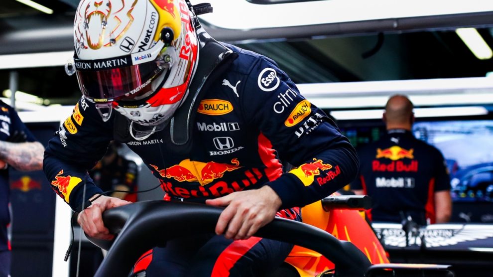 Max Verstappen en el garaje de Red Bull. (@Max33Verstappen)