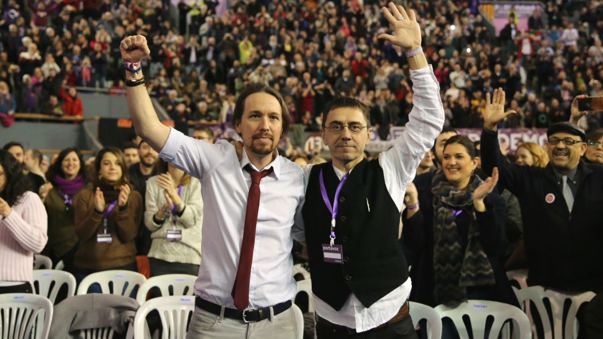 Pablo Iglesias y Juan Carlos Monedero durante el Congreso de Podemos de 2017. (Foto: Europa Press)