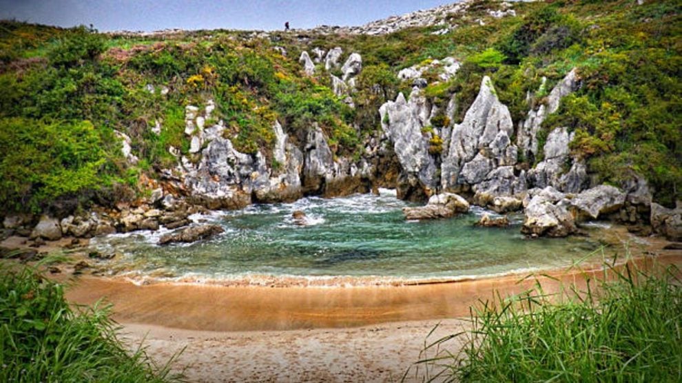 Descubre la playa más pequeña del mundo, ubicada en Asturias