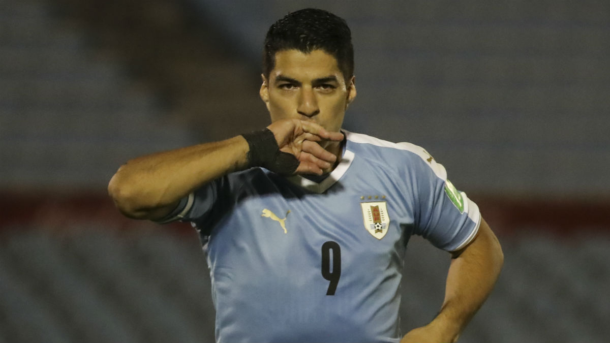 Luis Suárez celebra su tanto ante Chile. (AFP)