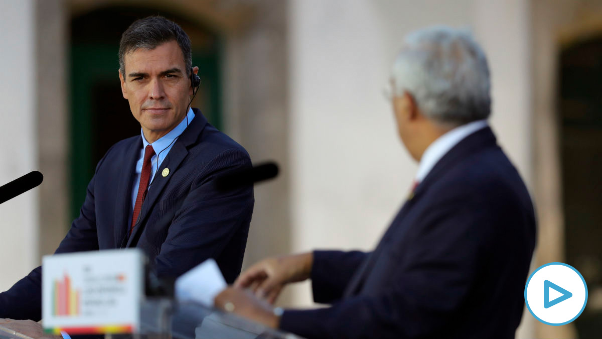 Pedro Sánchez y António Costa en la rueda de prensa de la cumbre hispano-lusa. (Foto: EFE)