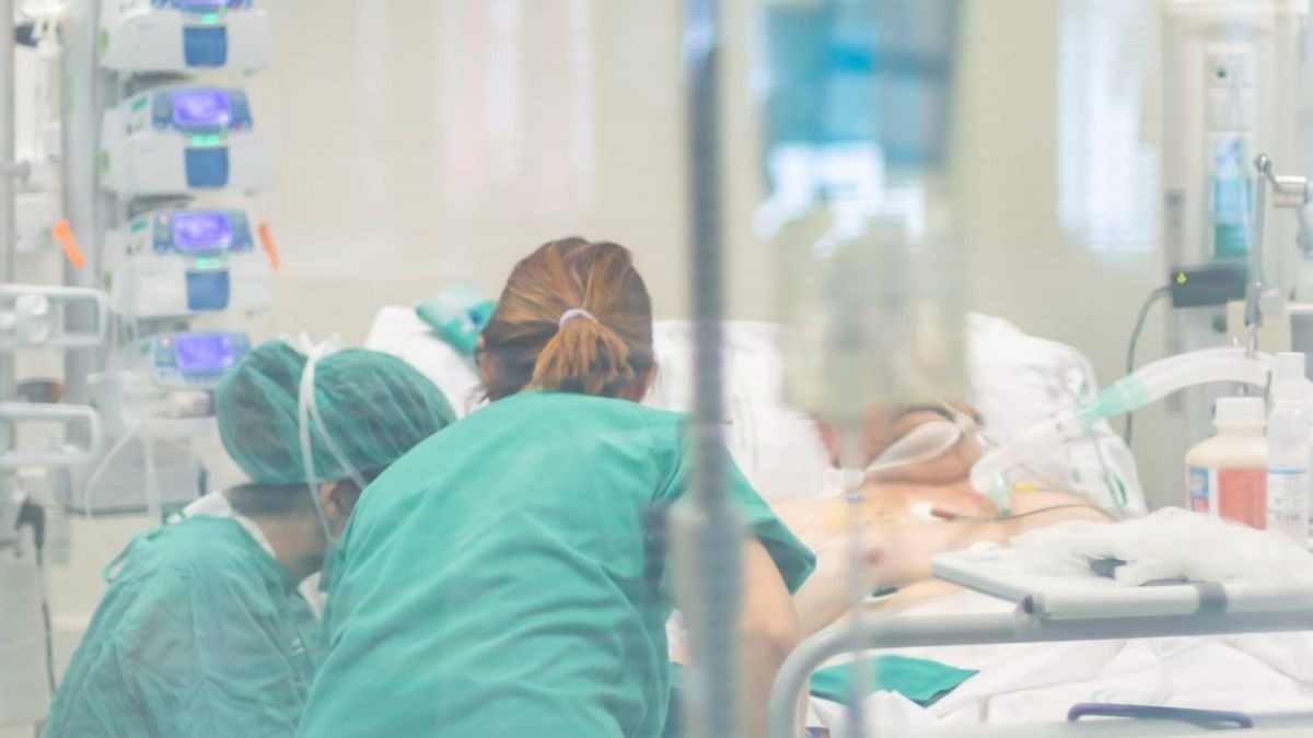 Andalucía baja la presión hospitalaria y sigue subiendo su tasa: 1500 nuevos casos y 4 fallecidos