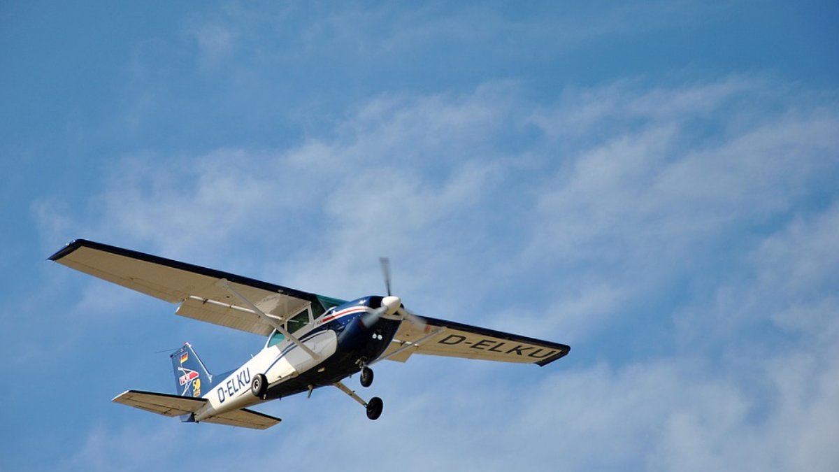 Un joven muere al estrellarse una avioneta en el aeródromo de Vélez-Málaga