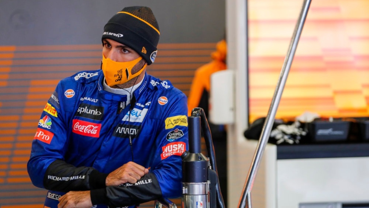 Carlos Sainz en el box de McLaren. (@Carlossainz55)