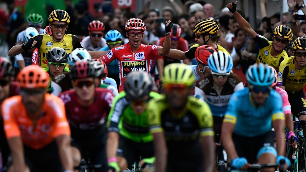 Primoz Roglic celebra su triunfo en la última edición de la Vuelta a España. (AFP)