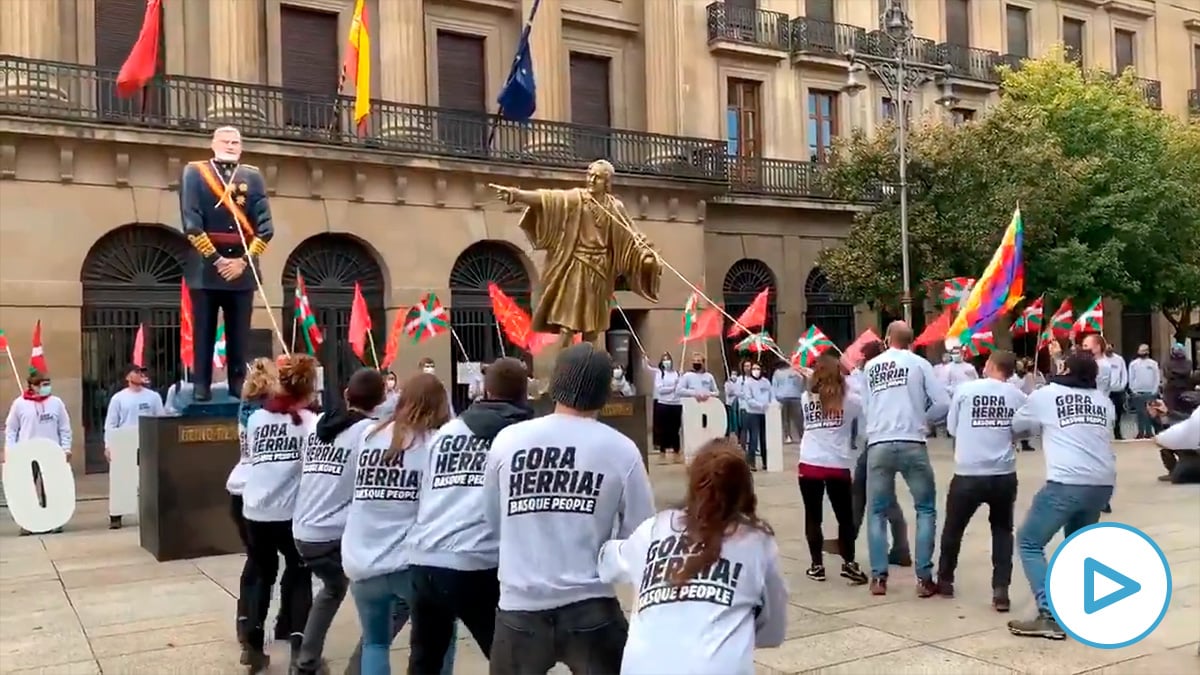 Acto de Bildu contra el Rey, en Pamplona.
