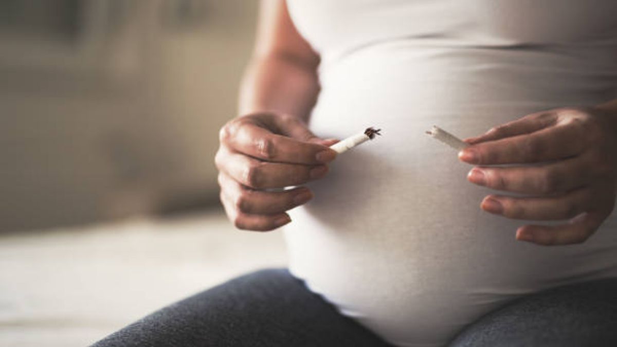 Qué efectos tiene el tabaquismo pasivo durante el embarazo y una vez nace el bebé