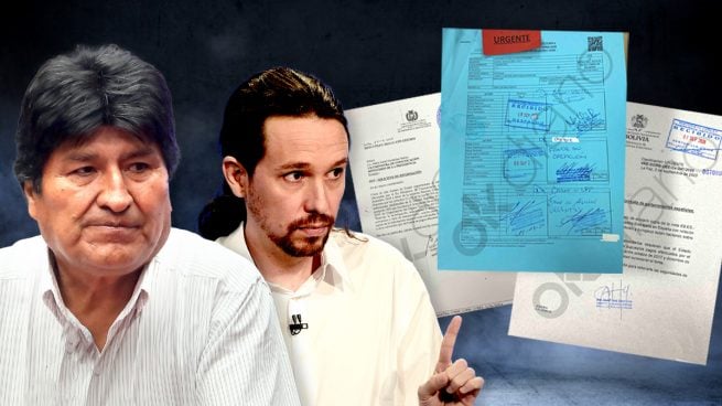 Pablo Iglesias junto a Evo Morales y los documentos del 'caso Neurona' que publica hoy OKDIARIO.