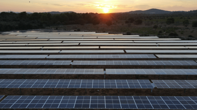 Endesa construye un súper proyecto fotovoltaico de autoconsumo en el sector hotelero de España