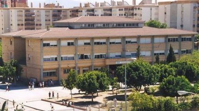 El colegio Los Guindos de Málaga cierra seis aulas por el positivo de un alumno