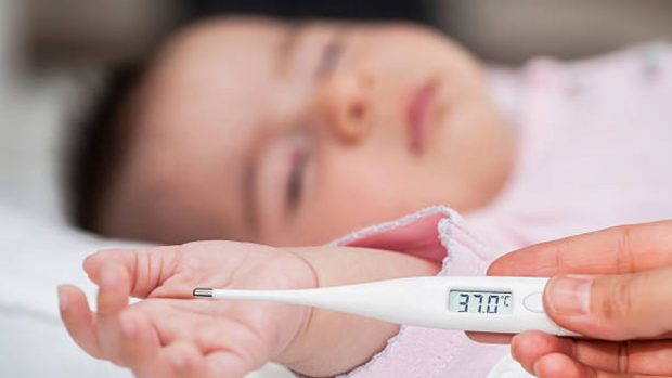 Fiebre en un bebé de 0 a 3 meses: Cómo medir y cómo tratar