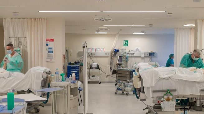 Andalucía registra 1.250 nuevos casos desde el sábado, sube su tasa y repunta su presión hospitalaria