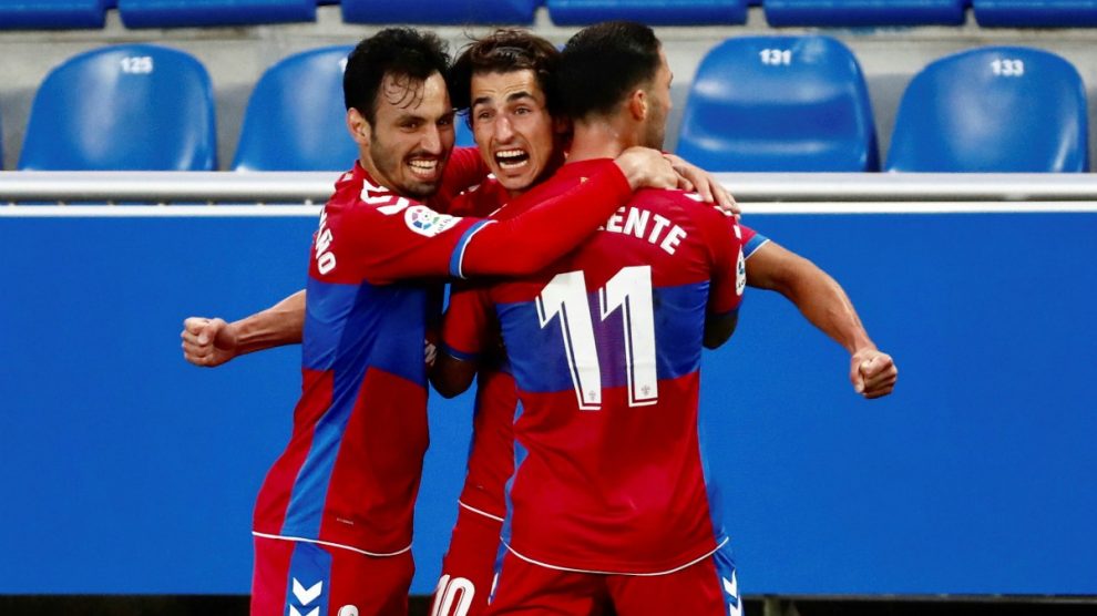 El Elche venció al Alavés gracias a un tanto de Pere Milla. (EFE)