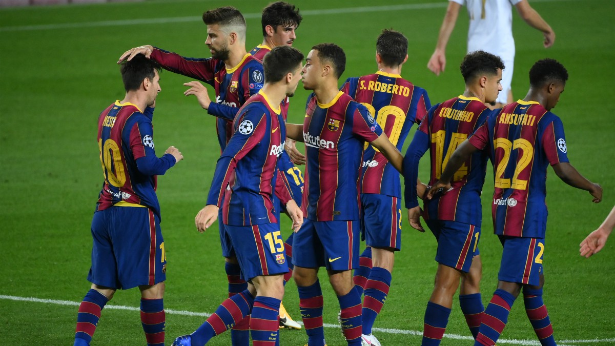 Los futbolistas del Barcelona celebran el gol de Messi ante el Ferencvaros. (AFP)
