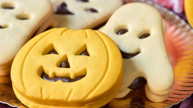 Cómo hacer y cómo decorar galletas de Halloween con los niños