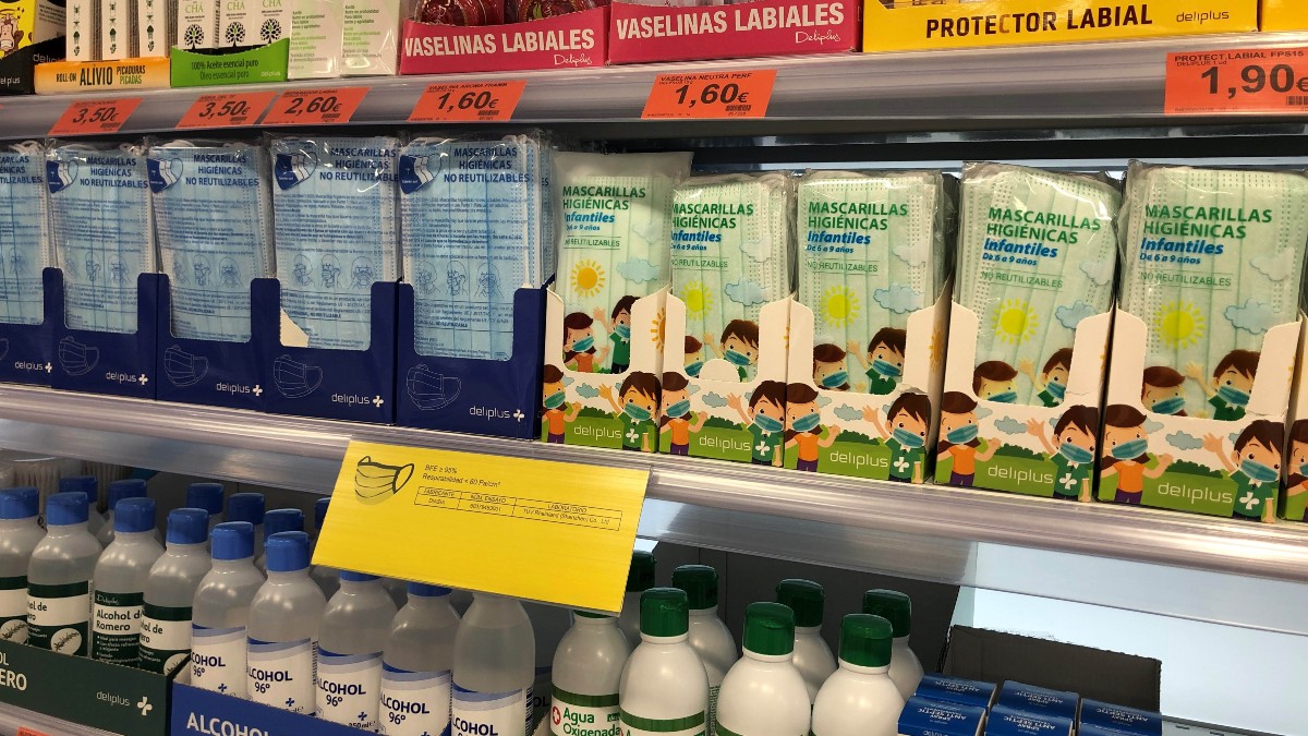 Mercadona rebaja a la mitad el precio de sus mascarillas en plena polémica por el IVA