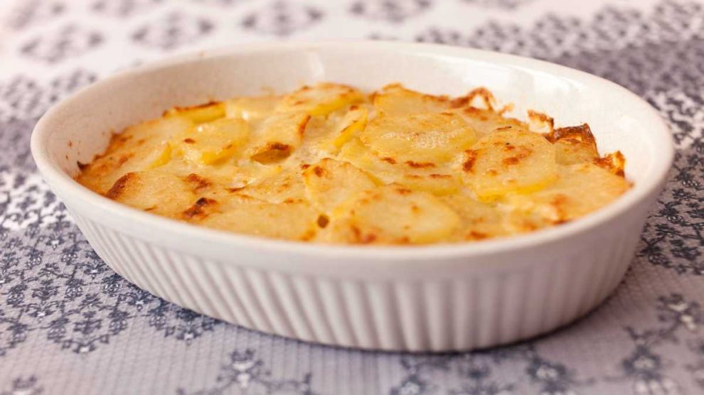 Receta de Patatas gratinadas con queso, romero y orégano