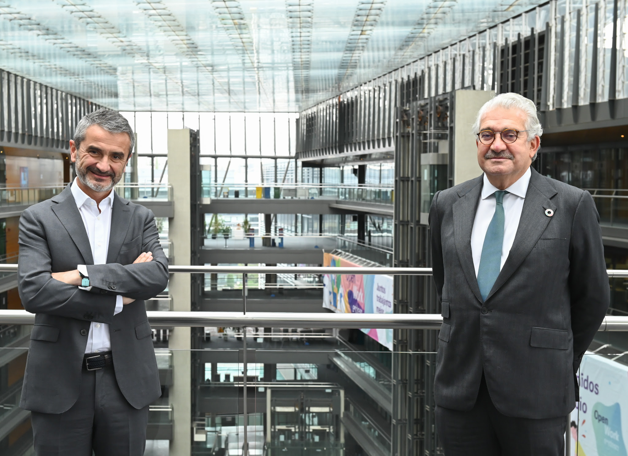 De izda. a dcha: El presidente de Fundación Adecco, Enrique Sánchez y el CEO de Endesa, José Bogas,  en la sede de Endesa en Madrid
