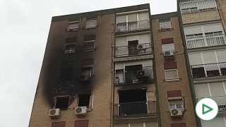 Edificio calcinado en Montequinto (Sevilla)