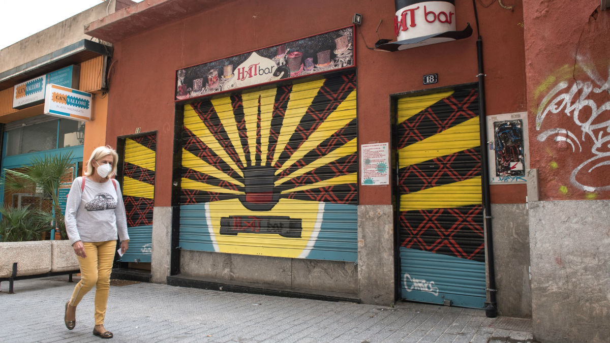Fachada del bar en cuyo exterior supuestamente habría sido vista Francina Armengol. (Foto: Efe)
