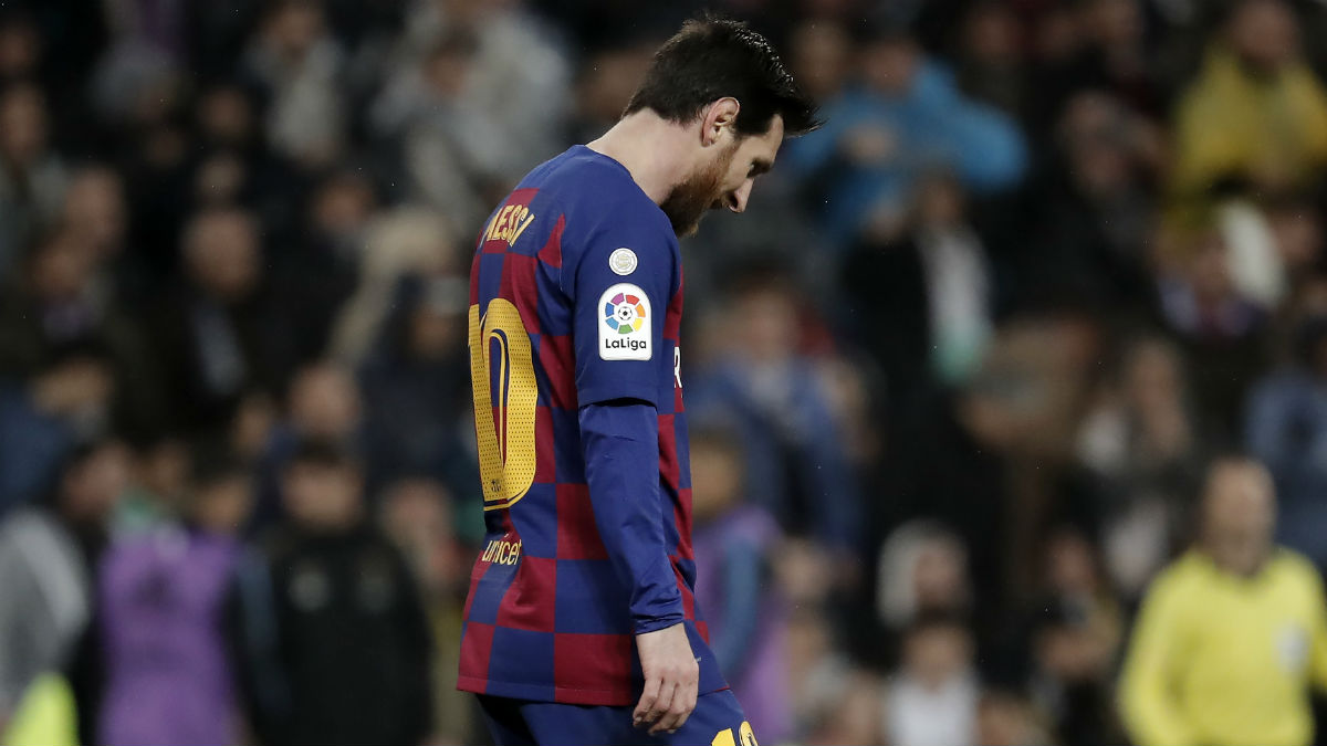 Leo Messi, cabizbajo en el último Clásico del Santiago Bernabéu. (Getty)